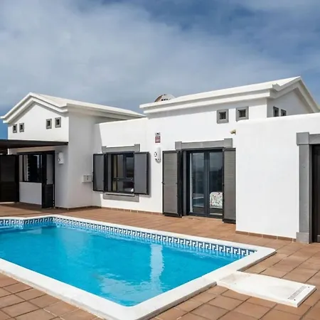 Casa Sargantana Apartment *