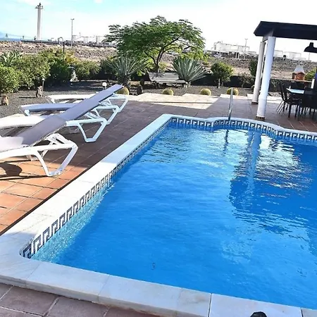 Casa Sargantana Apartment *